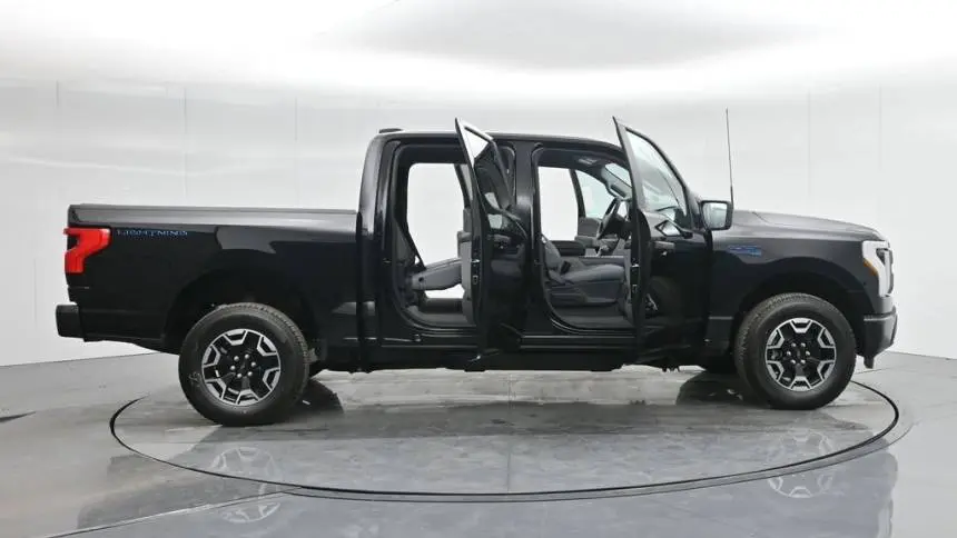 2024 Ford F-150 Lightning 1FT6W1B70RWG32953