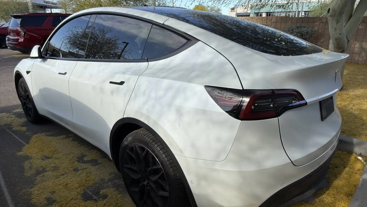 2021 Tesla Model Y 5YJYGDEE9MF299599