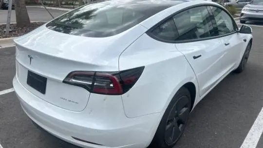 2022 Tesla Model 3 5YJ3E1EB8NF328015