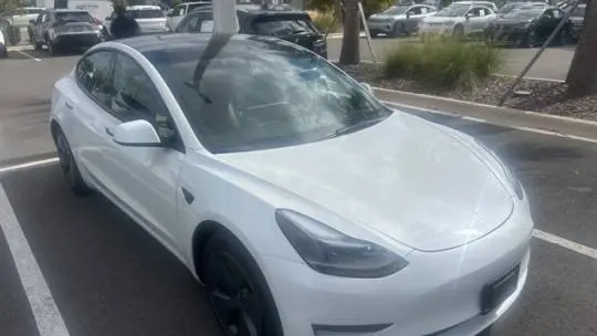 2022 Tesla Model 3 5YJ3E1EB8NF328015