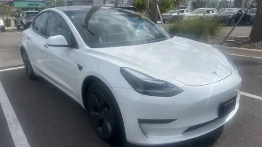 2022 Tesla Model 3 5YJ3E1EB8NF328015