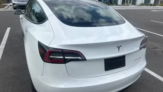 2022 Tesla Model 3 5YJ3E1EB8NF328015