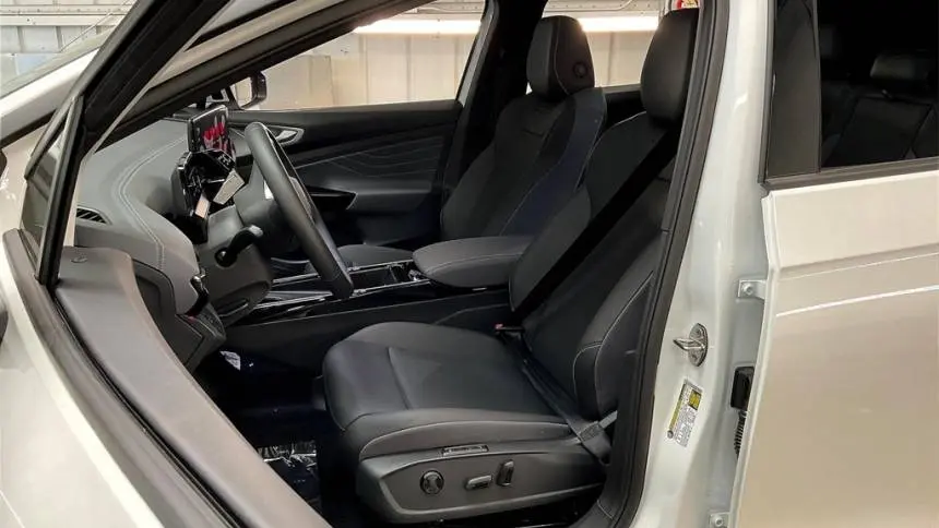 2025 Volkswagen ID.4 1V25MPE85SC005339