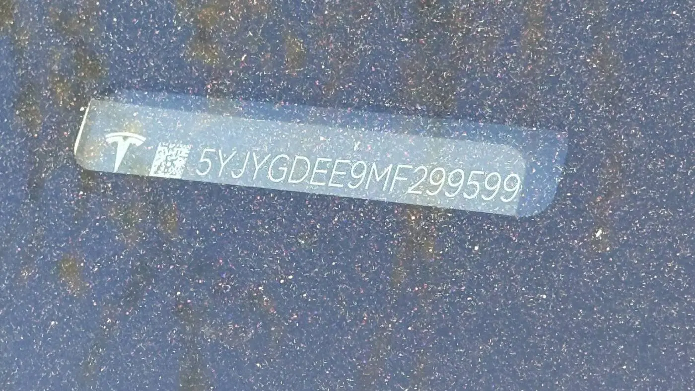 2021 Tesla Model Y 5YJYGDEE9MF299599