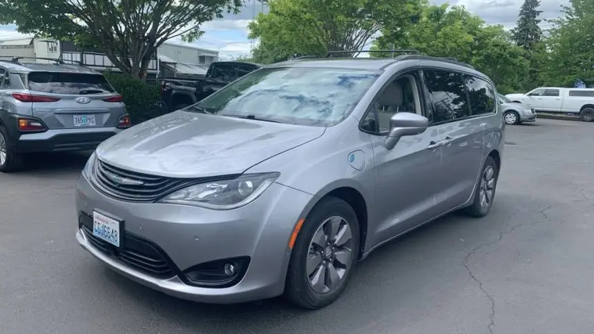 2018 Chrysler Pacifica 2C4RC1N72JR365345