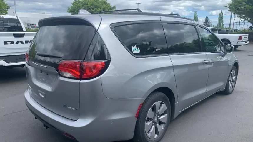 2018 Chrysler Pacifica 2C4RC1N72JR365345