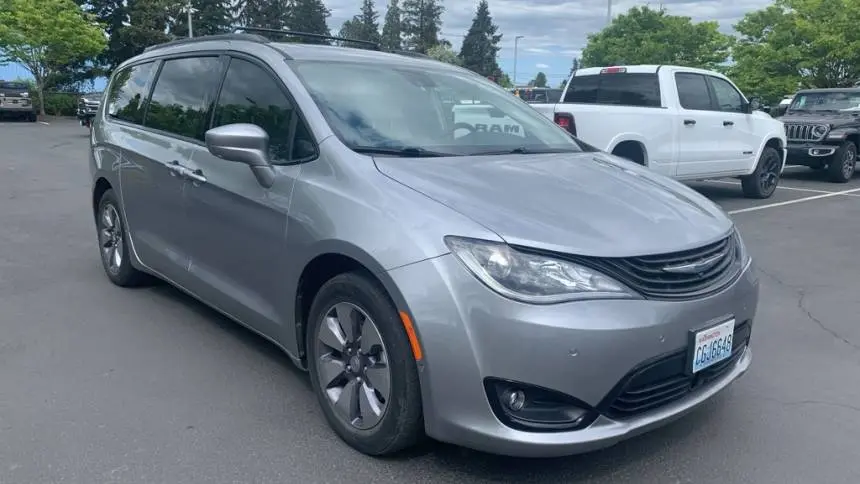 2018 Chrysler Pacifica 2C4RC1N72JR365345
