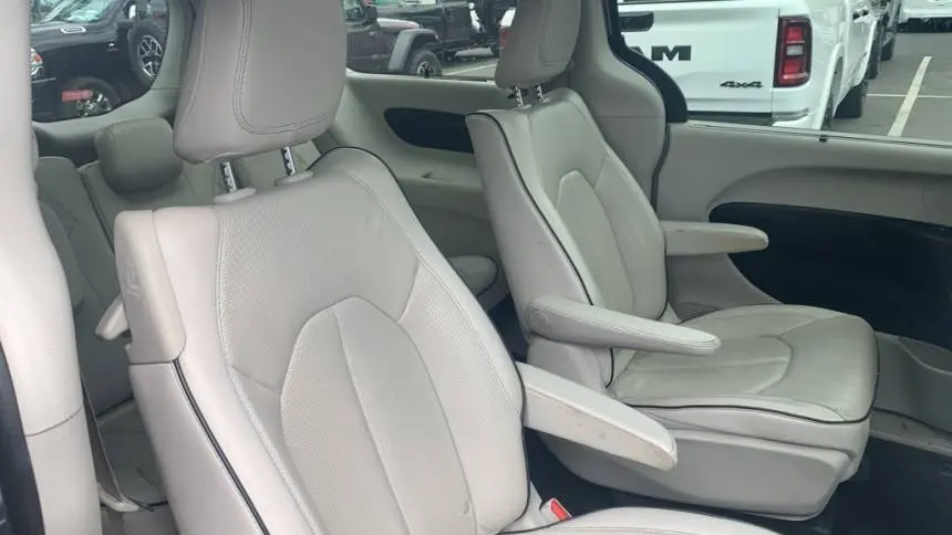 2018 Chrysler Pacifica 2C4RC1N72JR365345