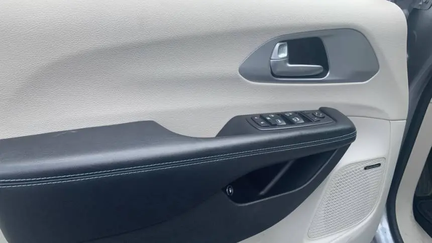 2018 Chrysler Pacifica 2C4RC1N72JR365345
