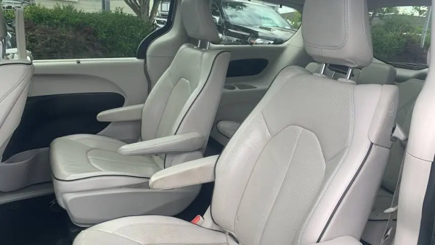 2018 Chrysler Pacifica 2C4RC1N72JR365345