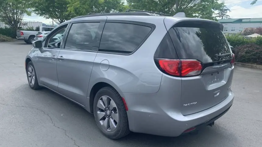 2018 Chrysler Pacifica 2C4RC1N72JR365345