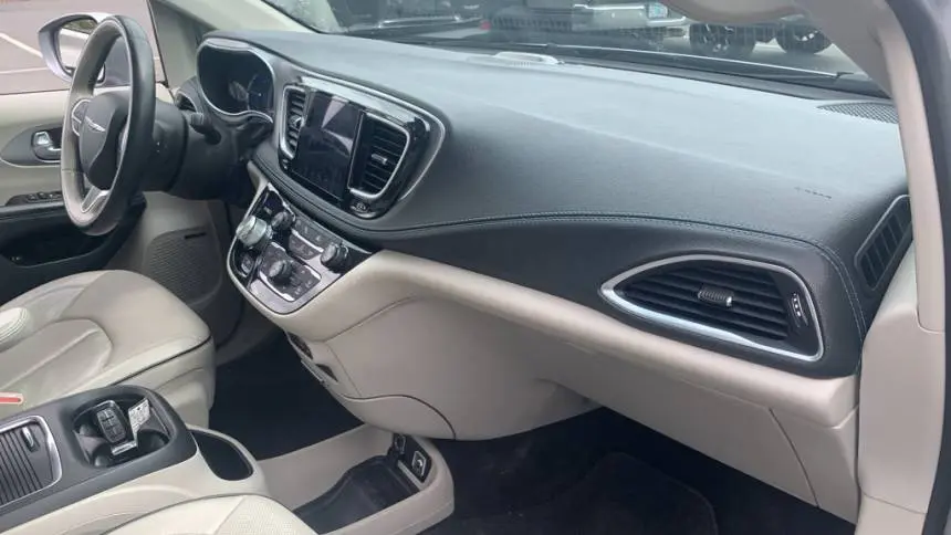 2018 Chrysler Pacifica 2C4RC1N72JR365345
