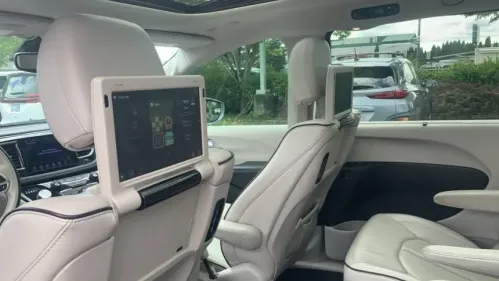2018 Chrysler Pacifica 2C4RC1N72JR365345