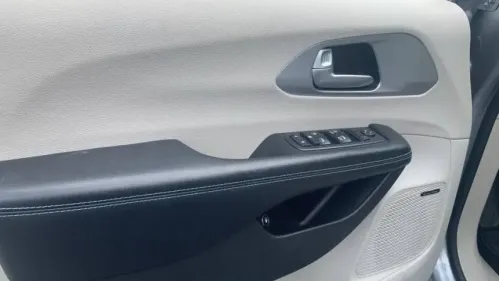 2018 Chrysler Pacifica 2C4RC1N72JR365345