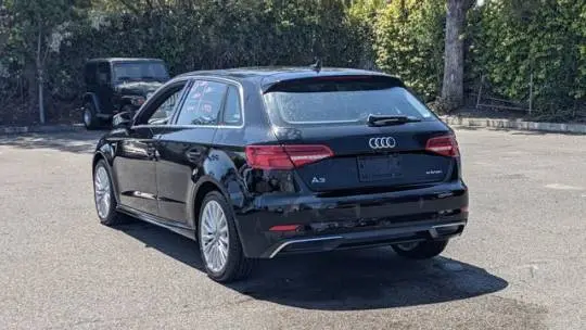 2017 Audi A3 Sportback e-tron WAUTPBFF7HA059422