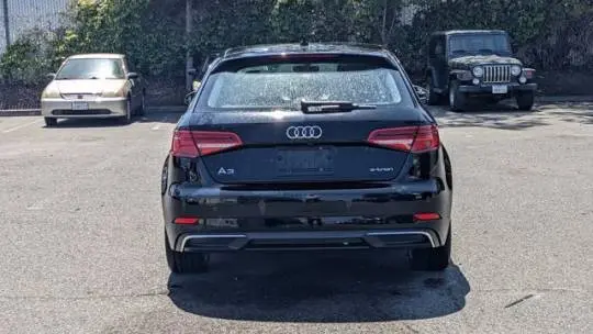 2017 Audi A3 Sportback e-tron WAUTPBFF7HA059422