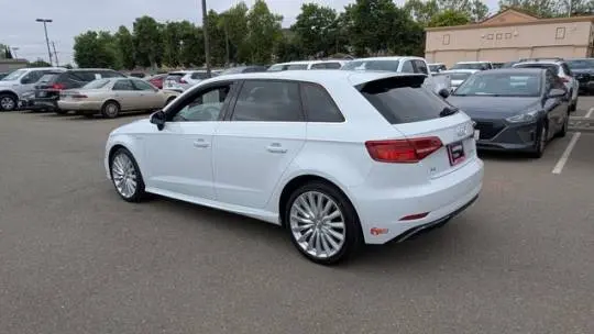 2017 Audi A3 Sportback e-tron WAUTPBFF4HA141186