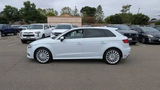 2017 Audi A3 Sportback e-tron WAUTPBFF4HA141186