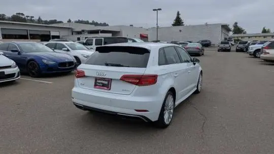 2017 Audi A3 Sportback e-tron WAUTPBFF4HA141186