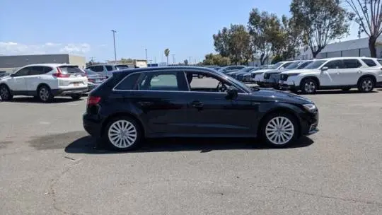 2017 Audi A3 Sportback e-tron WAUTPBFF7HA059422
