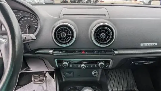 2017 Audi A3 Sportback e-tron WAUTPBFF4HA141186