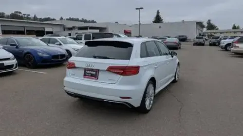 2017 Audi A3 Sportback e-tron WAUTPBFF4HA141186