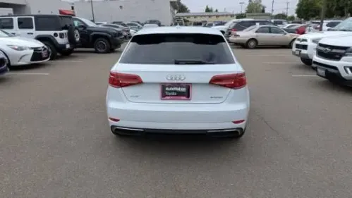 2017 Audi A3 Sportback e-tron WAUTPBFF4HA141186