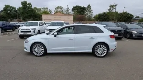 2017 Audi A3 Sportback e-tron WAUTPBFF4HA141186