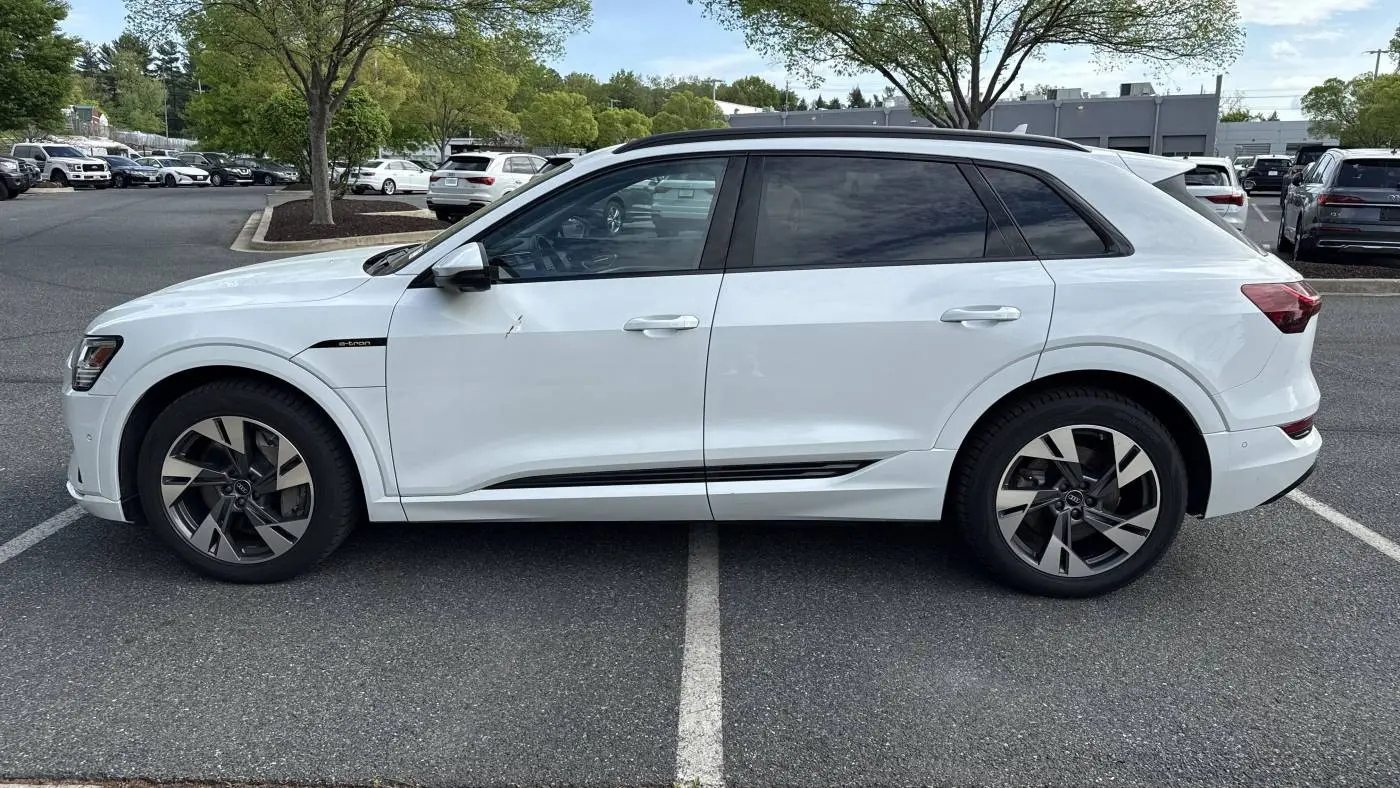 2022 Audi e-tron WA1AAAGE8NB045170
