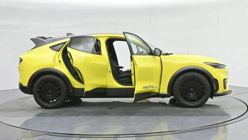 2024 Ford Mustang Mach E 3FMTK4SXXRMA32999
