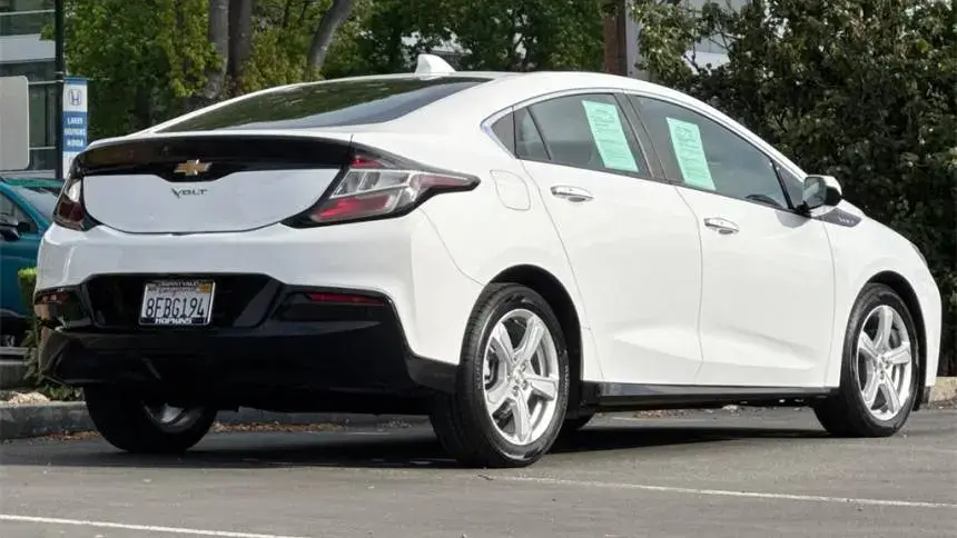 2018 Chevrolet VOLT - Images - 3