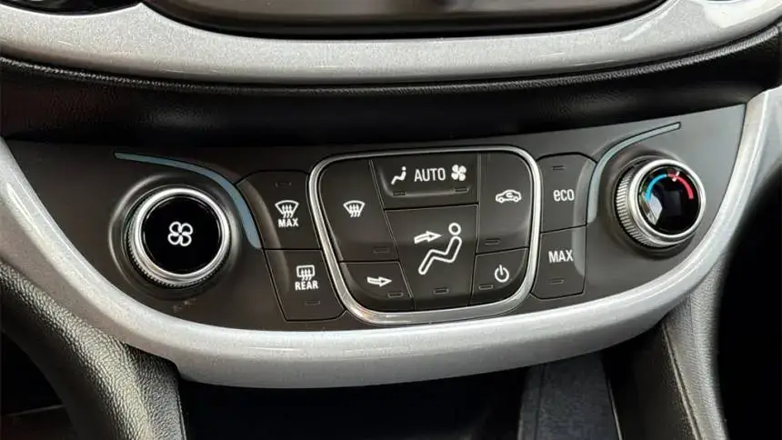 2018 Chevrolet VOLT - Images - 19