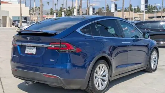 2018 Tesla Model X 5YJXCDE27JF090614