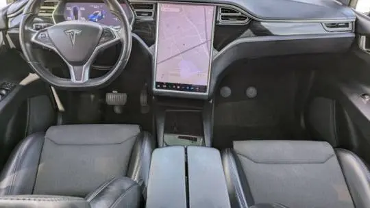 2018 Tesla Model X 5YJXCDE27JF090614