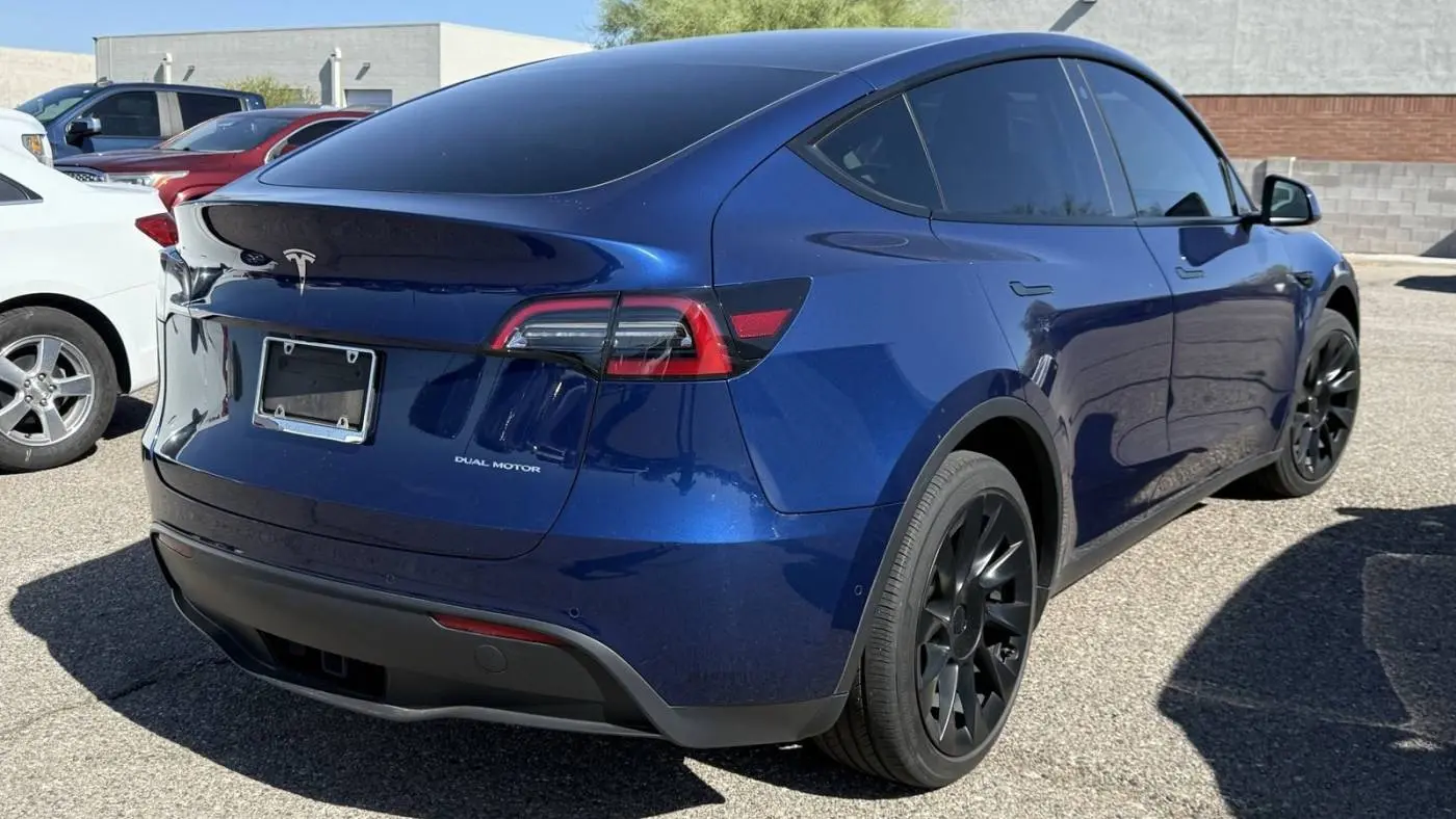 2021 Tesla Model Y 5YJYGDEE8MF300211