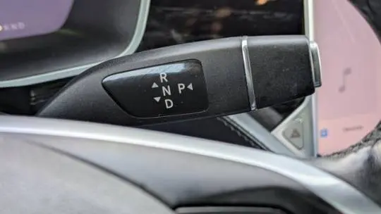 2018 Tesla Model X 5YJXCDE27JF090614