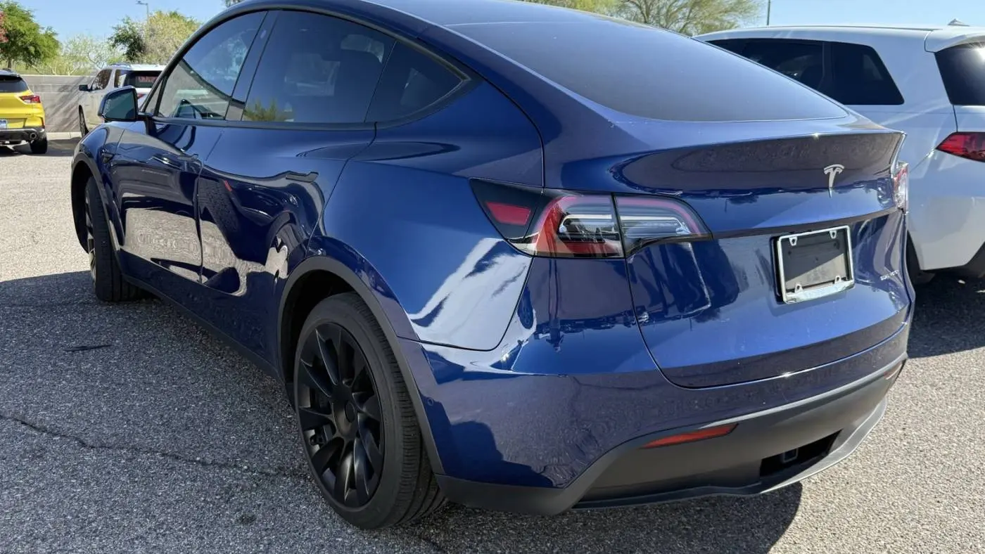 2021 Tesla Model Y 5YJYGDEE8MF300211