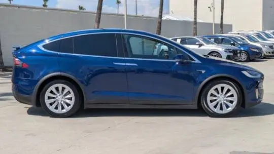 2018 Tesla Model X 5YJXCDE27JF090614