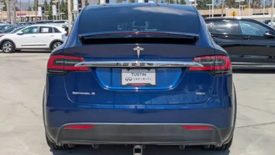 2018 Tesla Model X 5YJXCDE27JF090614