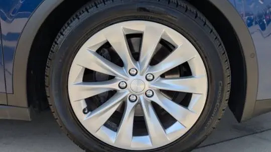 2018 Tesla Model X 5YJXCDE27JF090614
