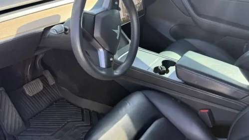 2021 Tesla Model Y 5YJYGDEE8MF300211
