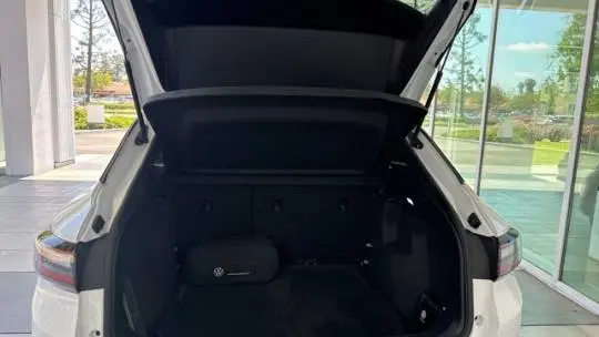 2021 Volkswagen ID.4 WVGTMPE22MP056213