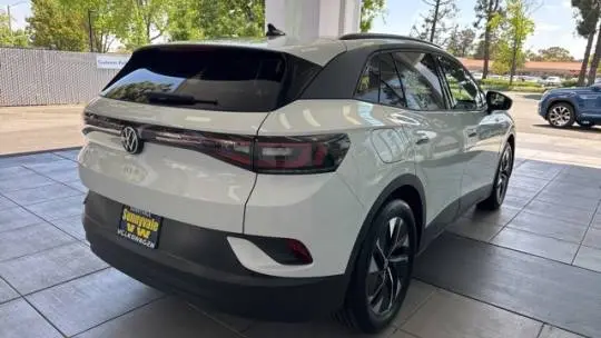 2021 Volkswagen ID.4 WVGTMPE22MP056213