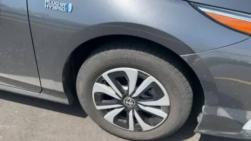2017 Toyota Prius Prime - Images - 6