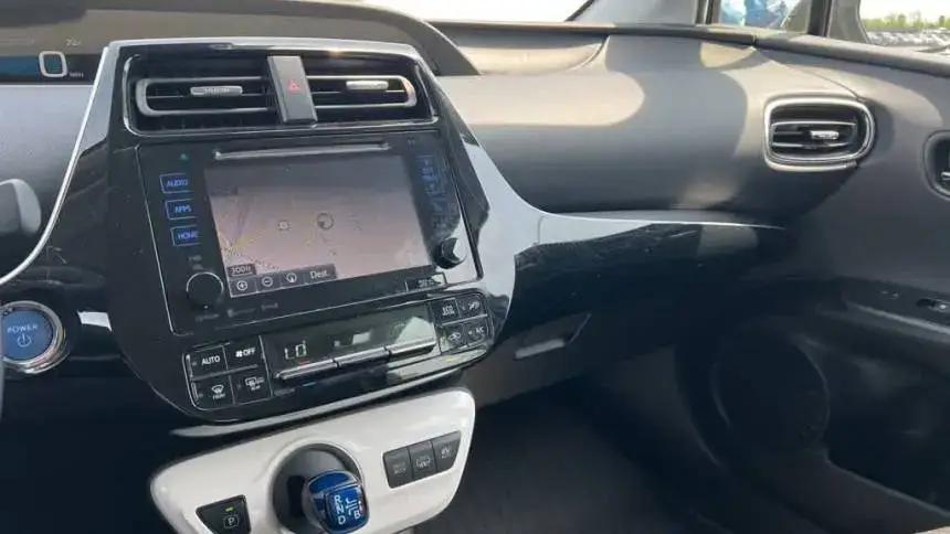 2017 Toyota Prius Prime - Images - 17