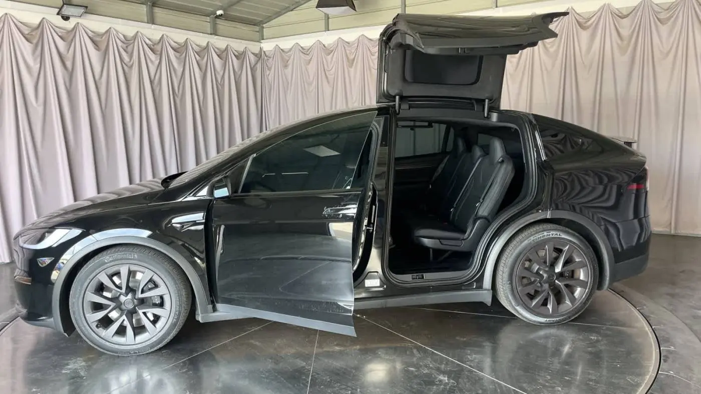 2024 Tesla Model X 7SAXCDE55RF452612