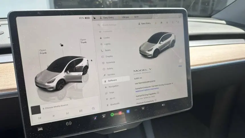 2024 Tesla Model Y 7SAYGDED2RF204110