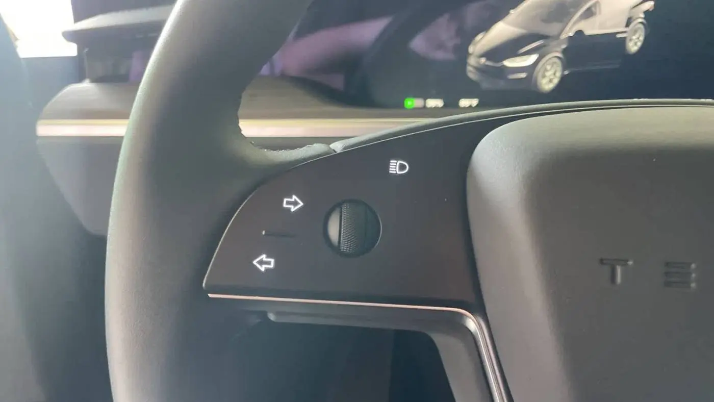 2024 Tesla Model X 7SAXCDE55RF452612