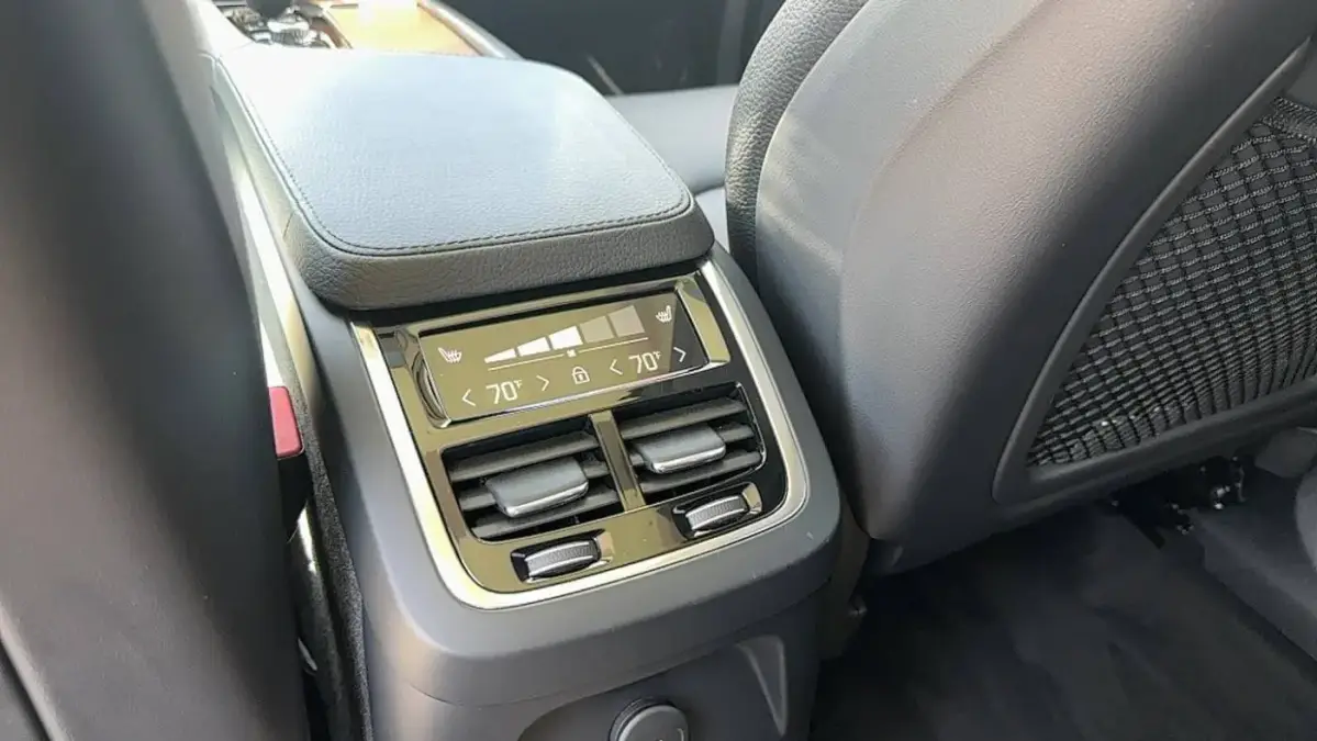 2022 Volvo XC90 - Images - 17