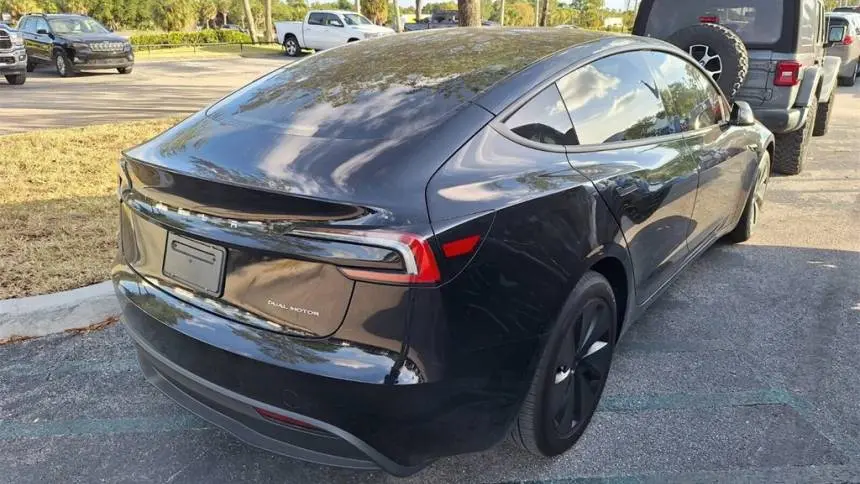 2025 Tesla Model 3 5YJ3E1EB5SF887646